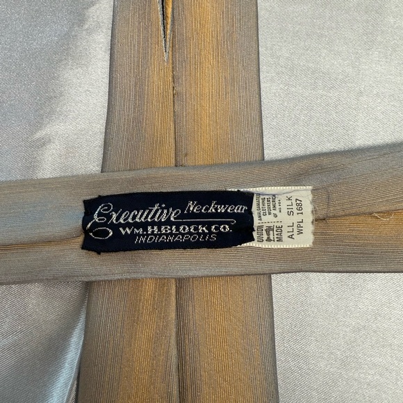 Executive Neckwear Gold & Gray Skinny Men's Tie All Silk Wm.H.Block Indianapolis - Picture 4 of 8
